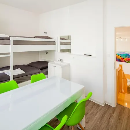 Secondhome Stuttgart - Moderne Grosse Nahe Der Hist Altstadt Von Esslingen An - Versch Groessen 8 - 11 - 19 Betten