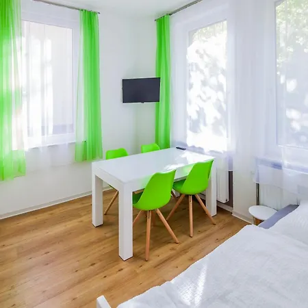 Secondhome Stuttgart: Connected Near Historic Esslingen Centre Apartment *