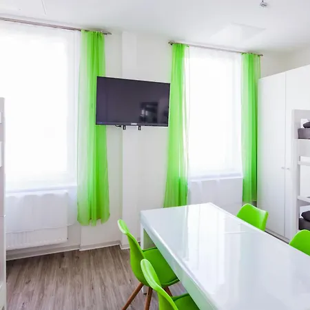 Apartment Secondhome Stuttgart: Connected Near Historic Esslingen Centre *