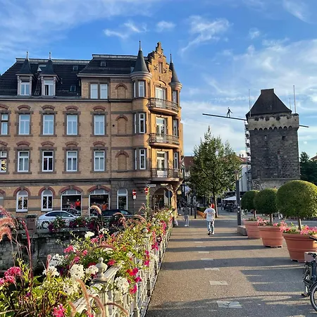 Apartment Secondhome Stuttgart: Connected Near Historic Esslingen Centre *