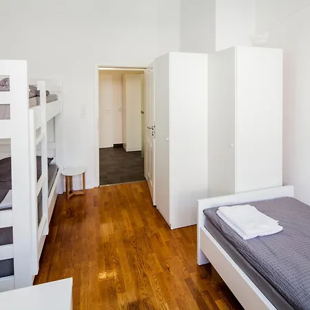 Apartment Secondhome Stuttgart: Connected Near Historic Esslingen Centre *