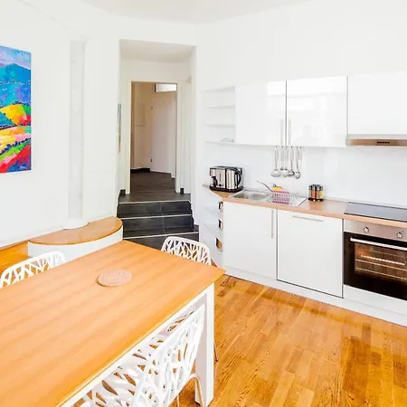 Secondhome Stuttgart: Connected Near Historic Esslingen Centre Apartment *