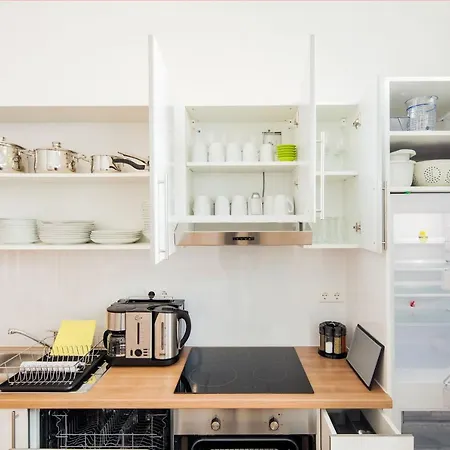 Secondhome Stuttgart: Connected Near Historic Esslingen Centre Apartment *
