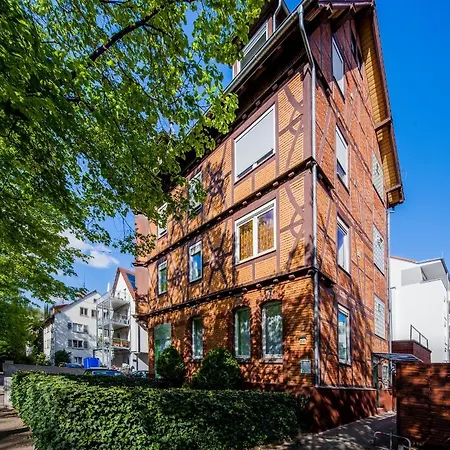 Secondhome Stuttgart: Connected Near Historic Esslingen Centre Apartment *