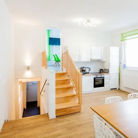 Secondhome Stuttgart: Connected Near Historic Esslingen Centre Apartment