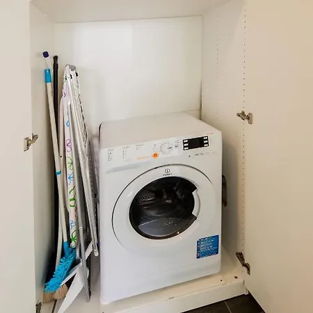 Secondhome Stuttgart: Connected Near Historic Esslingen Centre Apartment *