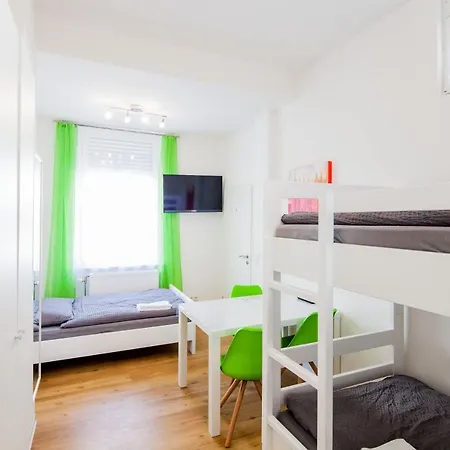 Secondhome Stuttgart - Moderne Grosse Nahe Der Hist Altstadt Von Esslingen An - Versch Groessen 8 - 11 - 19 Betten 아파트 *